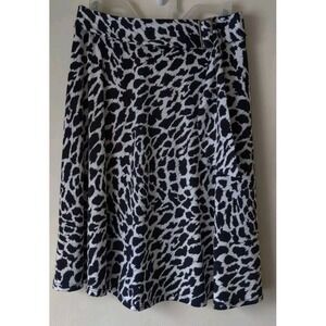 Le Lis Women Navy/White Animal Print Jersey Knee Length Skirt Sz M Faux 1/2 Belt